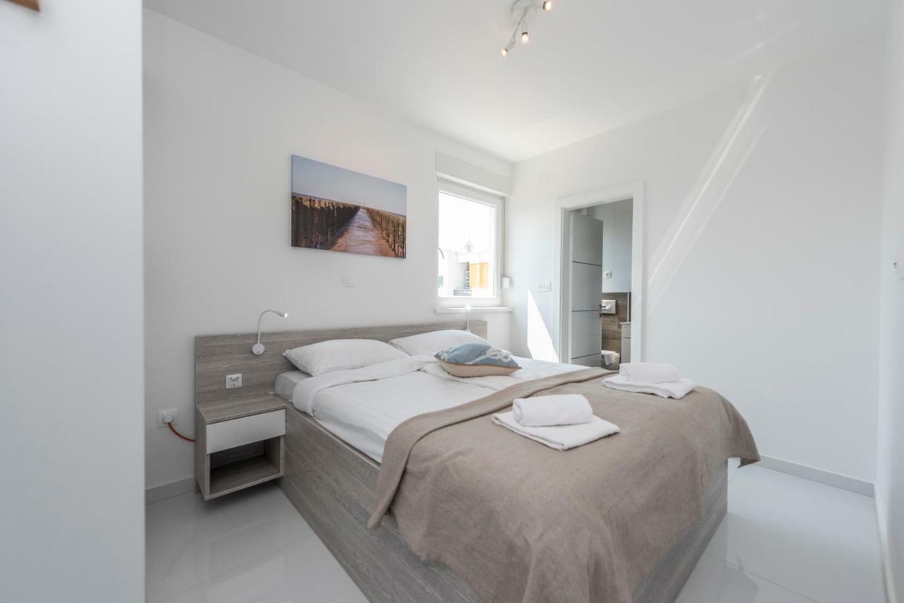 Adris 2 Luxury Modern Apartment With A Pool Novalja Bagian luar foto