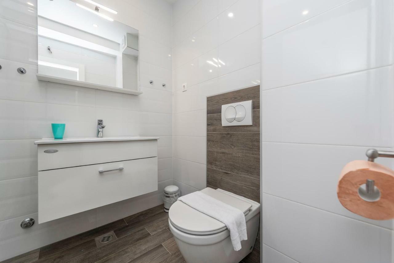 Adris 2 Luxury Modern Apartment With A Pool Novalja Bagian luar foto