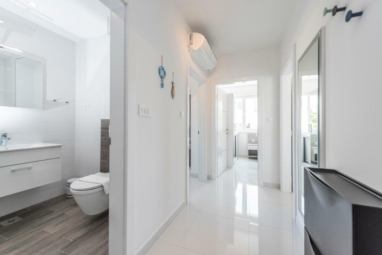 Adris 2 Luxury Modern Apartment With A Pool Novalja Bagian luar foto