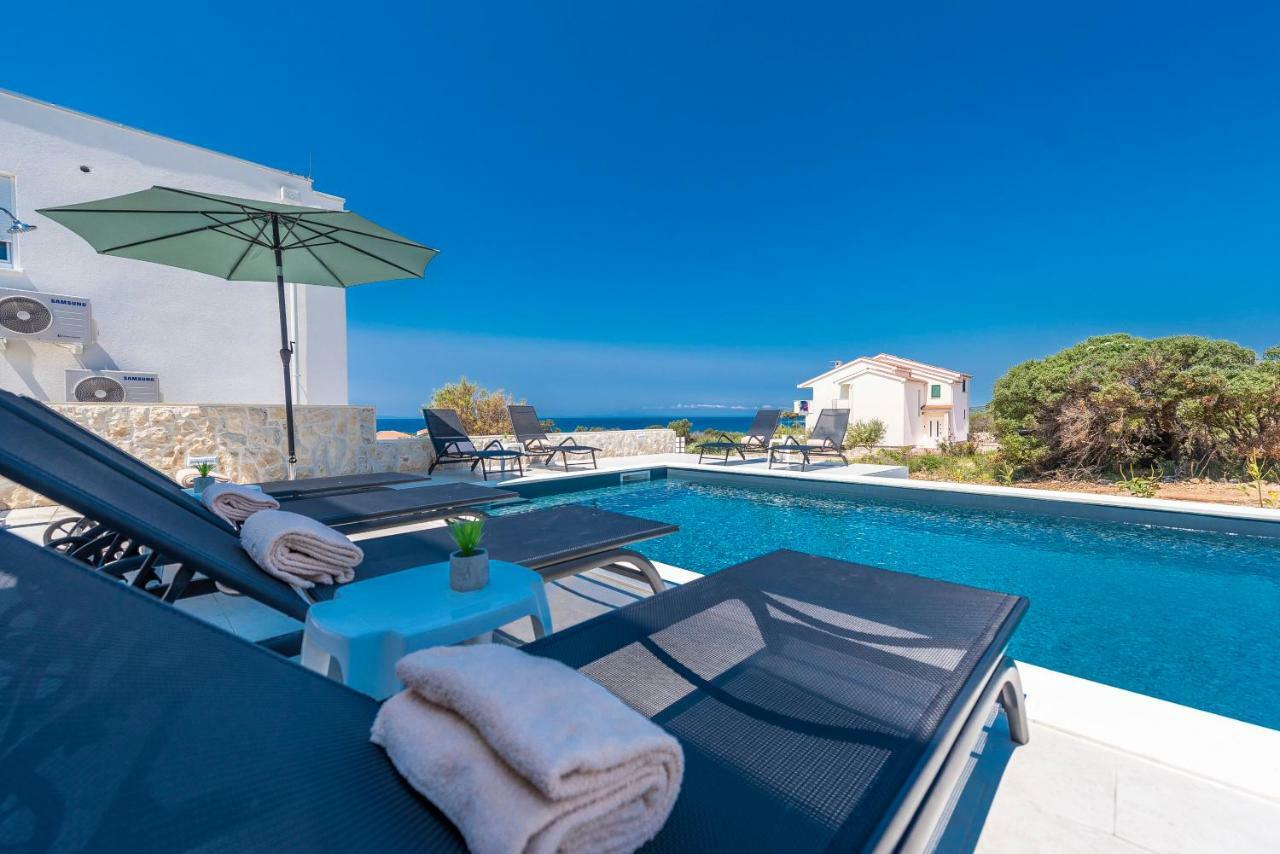 Adris 2 Luxury Modern Apartment With A Pool Novalja Bagian luar foto