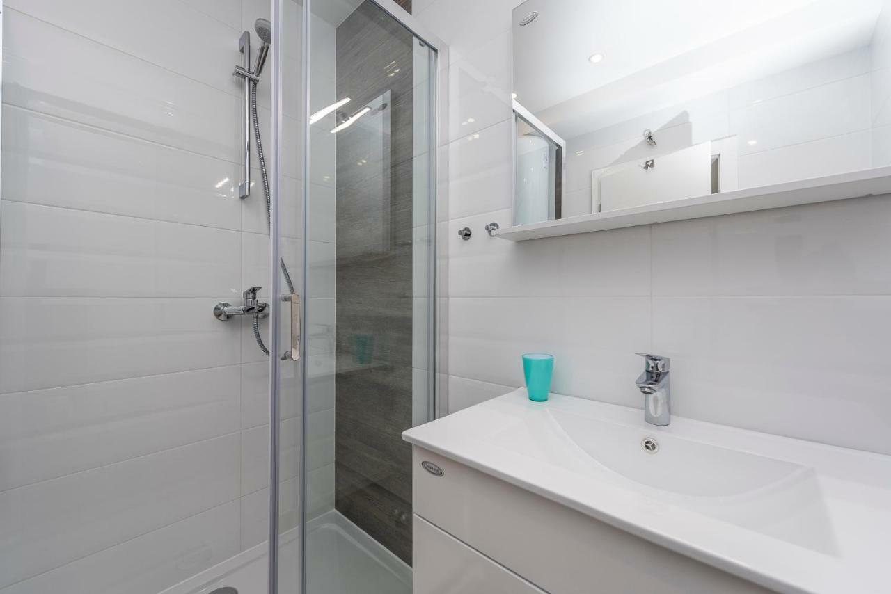 Adris 2 Luxury Modern Apartment With A Pool Novalja Bagian luar foto