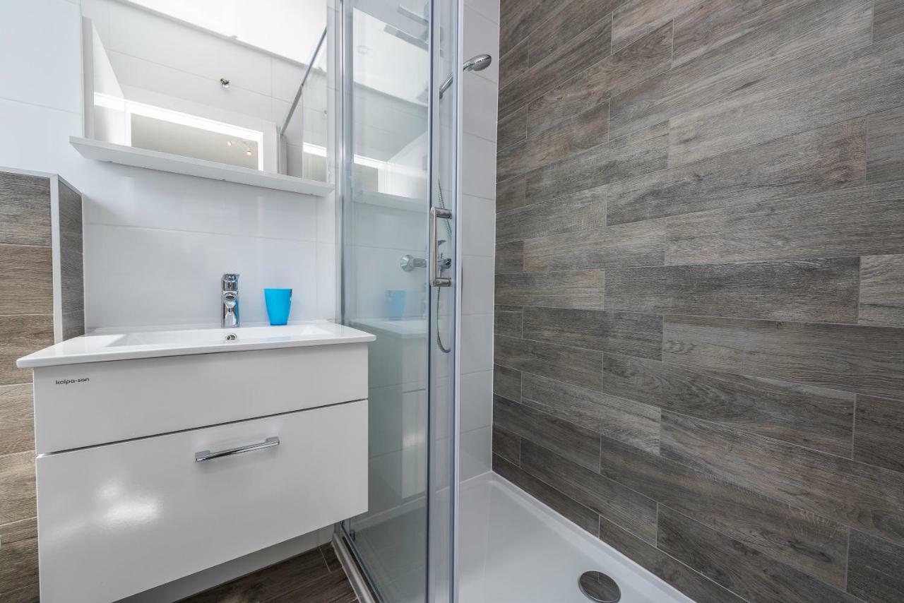 Adris 2 Luxury Modern Apartment With A Pool Novalja Bagian luar foto