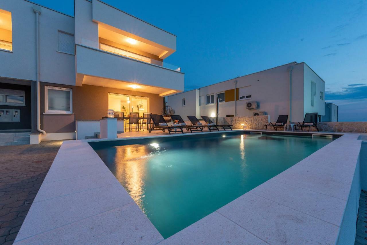 Adris 2 Luxury Modern Apartment With A Pool Novalja Bagian luar foto