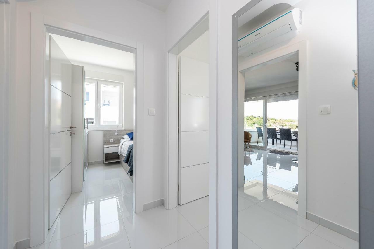 Adris 2 Luxury Modern Apartment With A Pool Novalja Bagian luar foto