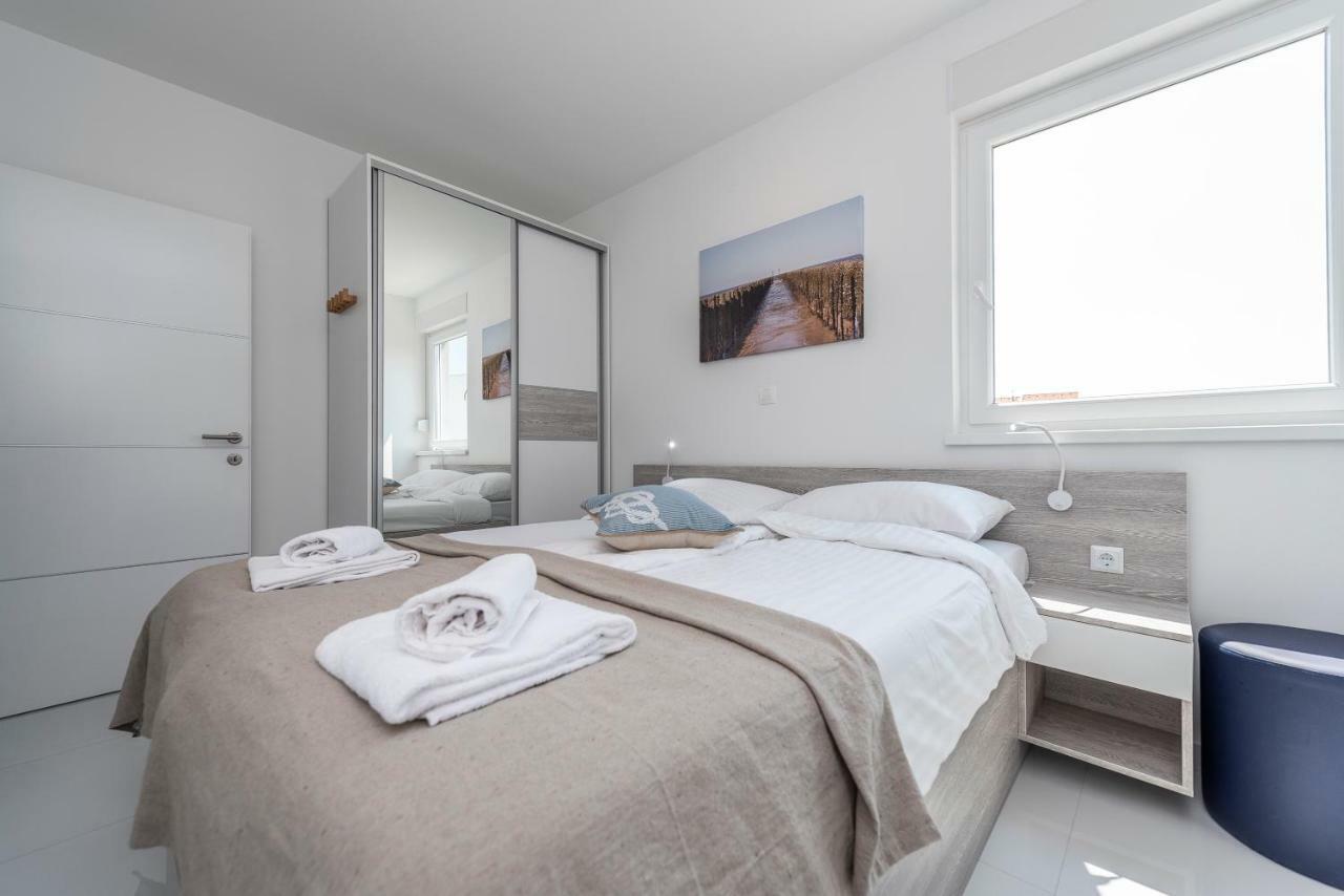 Adris 2 Luxury Modern Apartment With A Pool Novalja Bagian luar foto